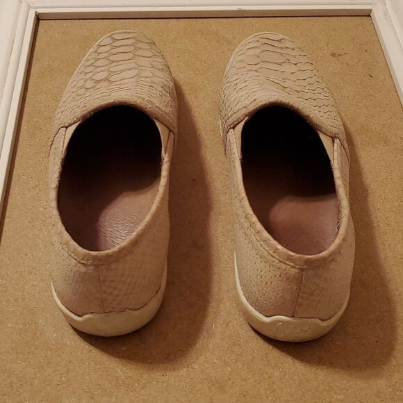 Joie cream snakeskin pattern slip on loafers size 5 - Picture 3 of 7